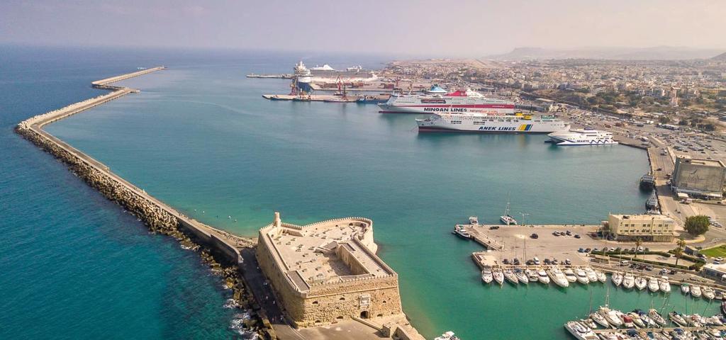 Σε "μάχη" για δυο εξελίσσεται ο διαγωνισμός για το λιμάνι Ηρακλείου